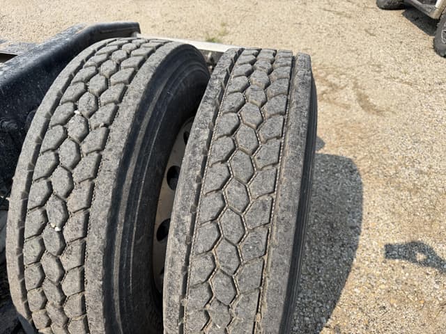 Image of Freightliner Cascadia 125 equipment image 4