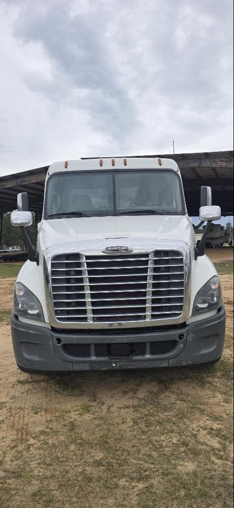 Image of Freightliner Cascadia 125 equipment image 1
