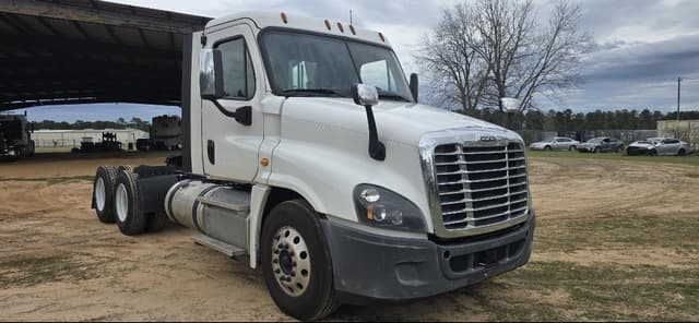 Image of Freightliner Cascadia 125 equipment image 2