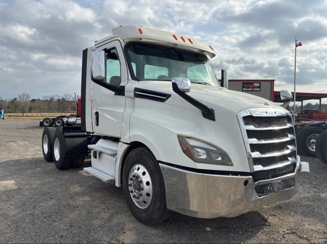 Image of Freightliner Cascadia 125 equipment image 2