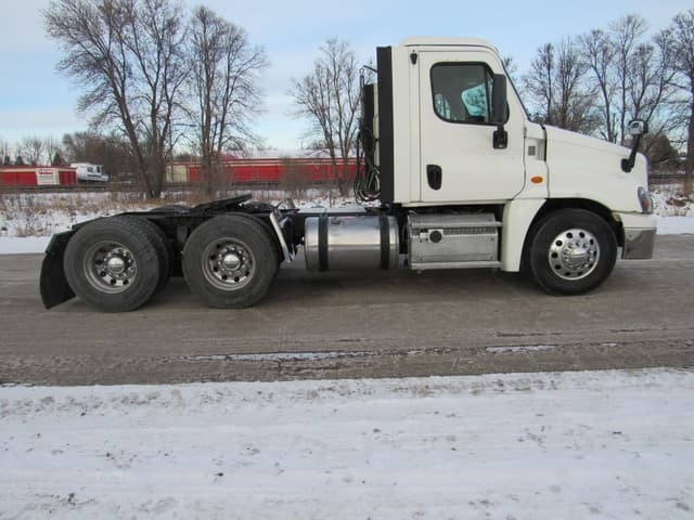 Image of Freightliner Cascadia 125 equipment image 4