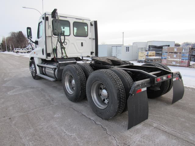 Image of Freightliner Cascadia 125 equipment image 2