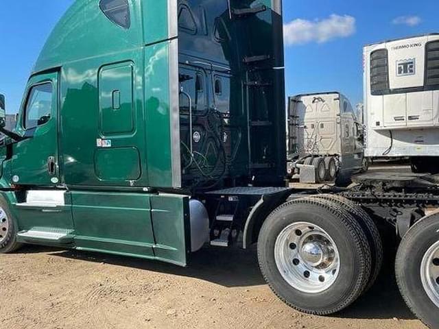 Image of Freightliner Cascadia 125 equipment image 2