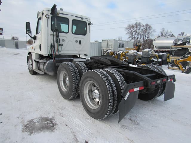 Image of Freightliner Cascadia 125 equipment image 3