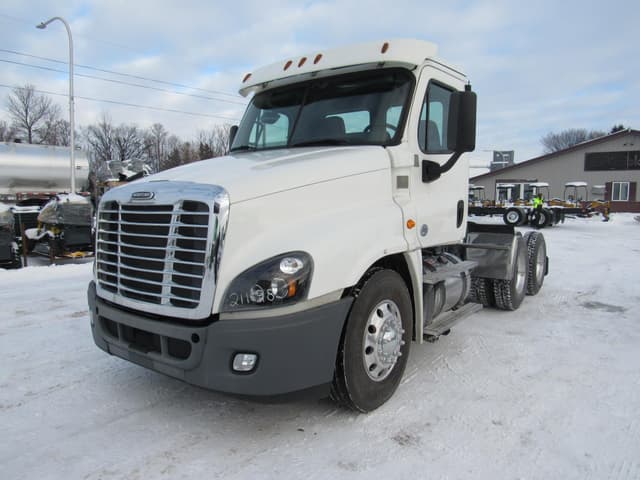 Image of Freightliner Cascadia 125 equipment image 1