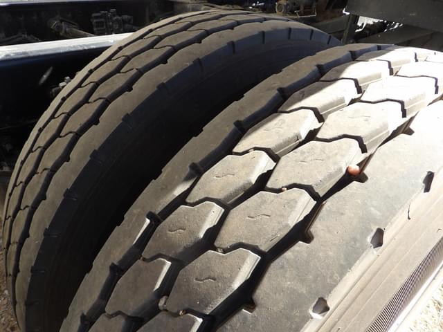 Image of Freightliner Cascadia 125 equipment image 3