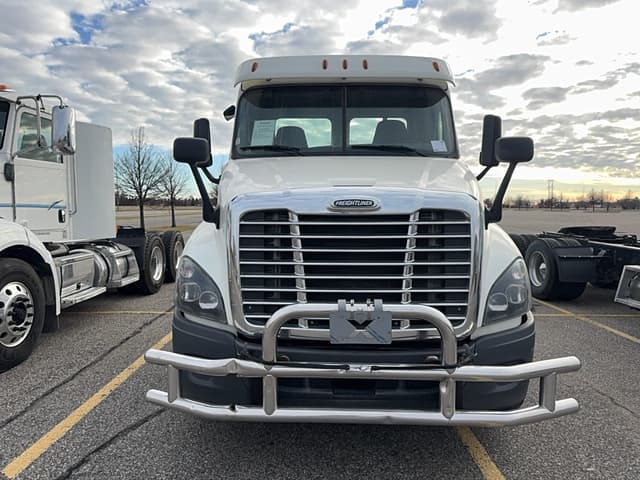 Image of Freightliner Cascadia 125 equipment image 1