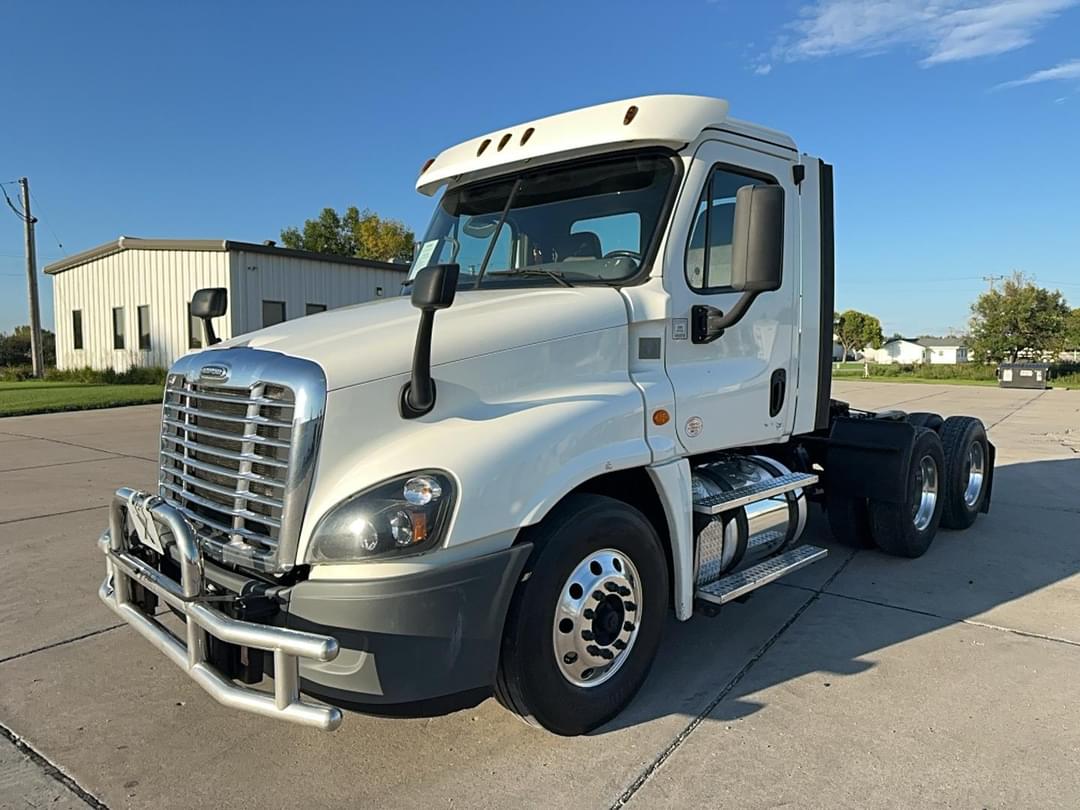 Image of Freightliner Cascadia 125 Primary image