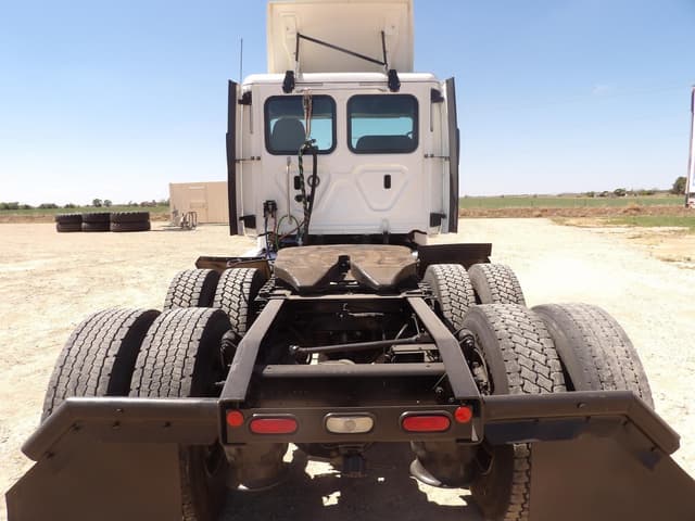 Image of Freightliner Cascadia 125 equipment image 4