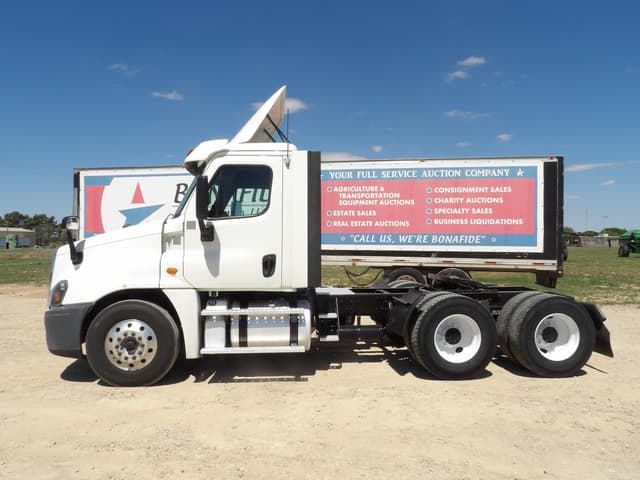 Image of Freightliner Cascadia 125 equipment image 2