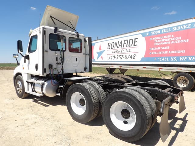 Image of Freightliner Cascadia 125 equipment image 3