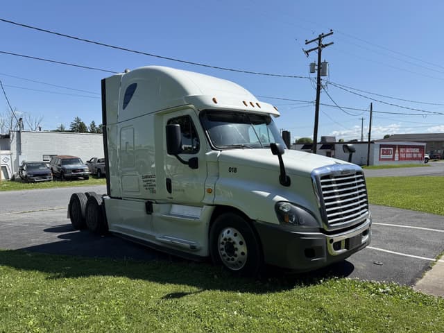 Image of Freightliner Cascadia 125 Evolution equipment image 2