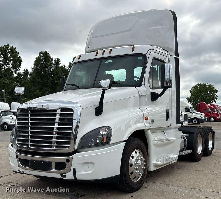 Image of Freightliner Cascadia 125 Primary image