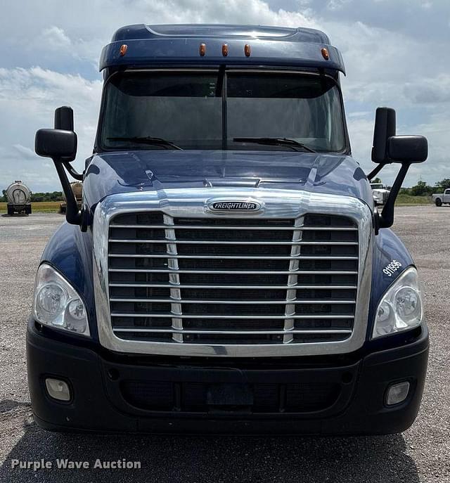 Image of Freightliner Cascadia 125 equipment image 1