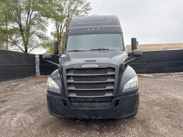 Image of Freightliner Cascadia 126 equipment image 1
