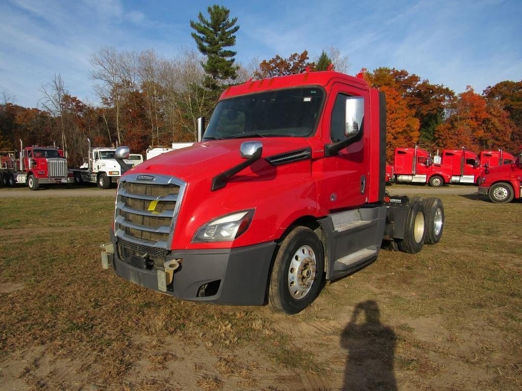 Image of Freightliner Cascadia 126 Primary image