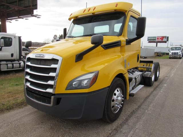 Image of Freightliner Cascadia 126 equipment image 1