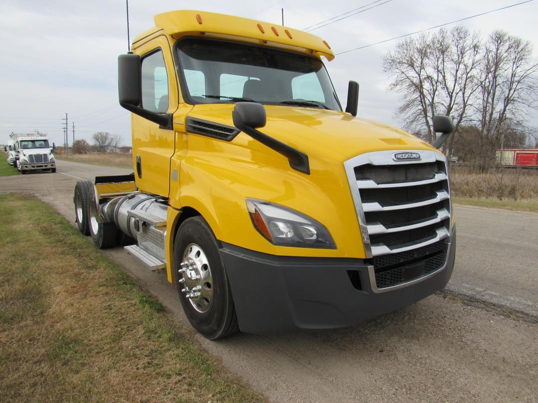 Image of Freightliner Cascadia 126 Primary image