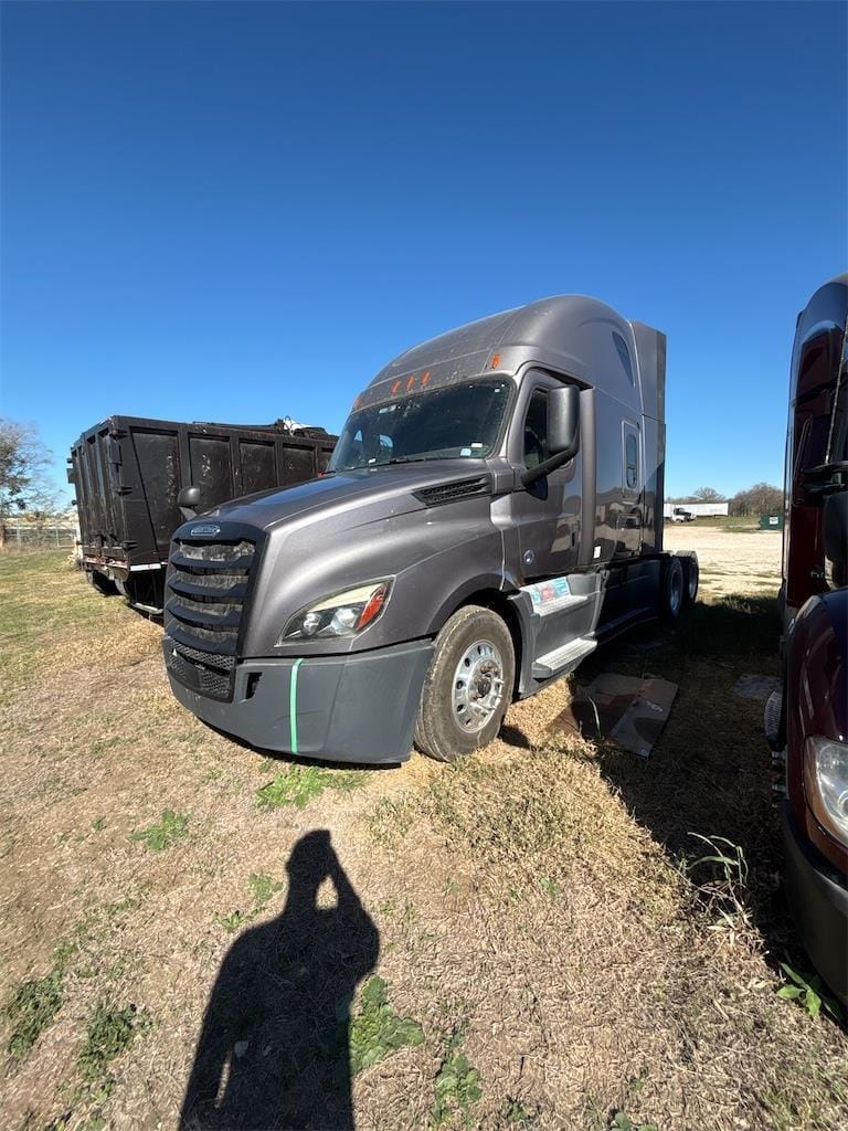 2019 Freightliner Cascadia 126 Equipment Image0