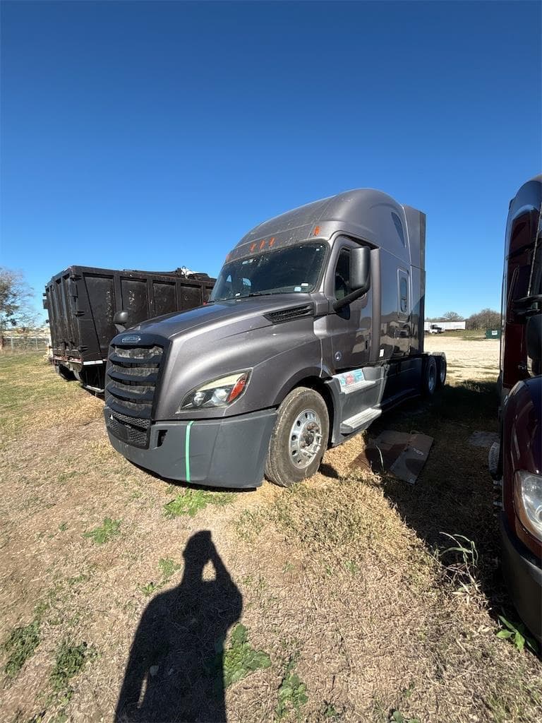 Image of Freightliner Cascadia 126 Primary image