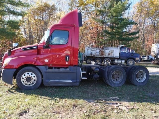 Image of Freightliner Cascadia 126 equipment image 1