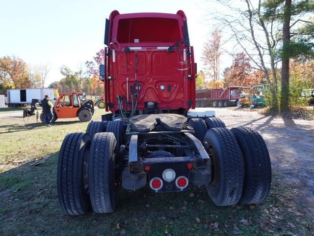 Image of Freightliner Cascadia 126 equipment image 4