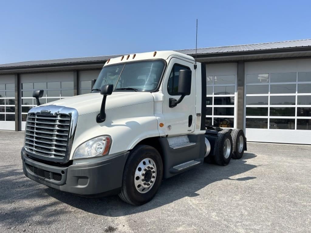 Image of Freightliner Cascadia 126 Primary image