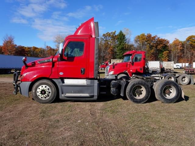 Image of Freightliner Cascadia 126 equipment image 2