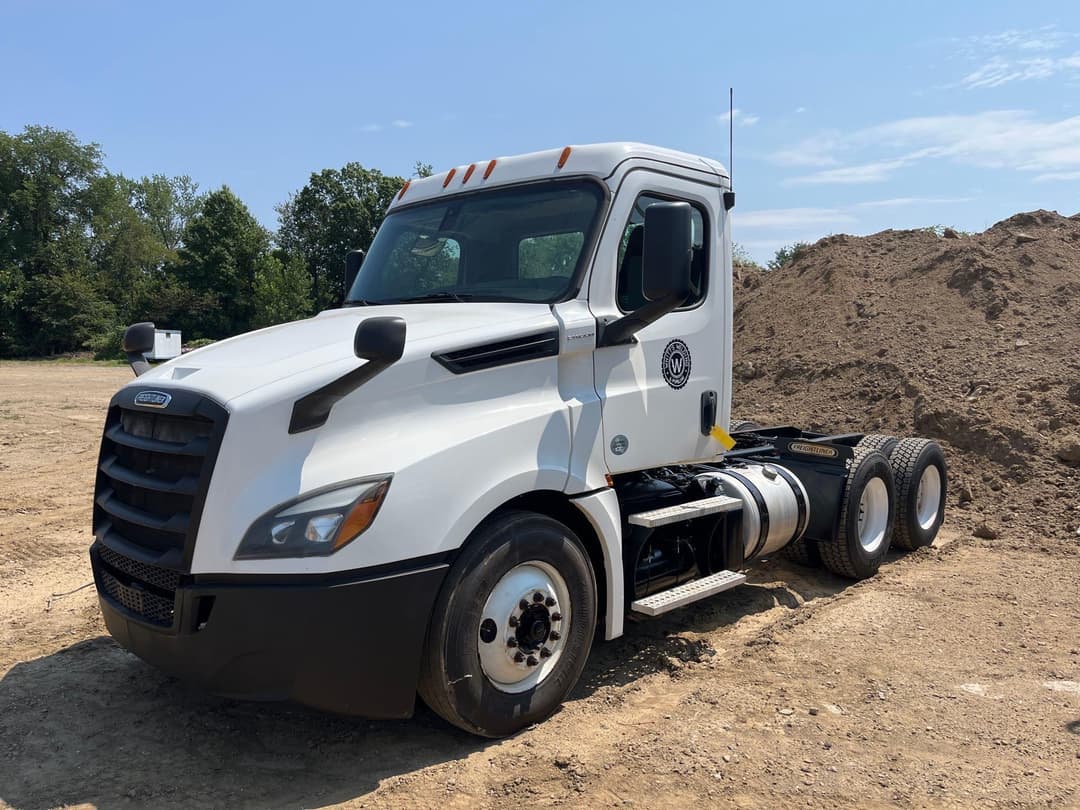 Image of Freightliner Cascadia 126 Primary image