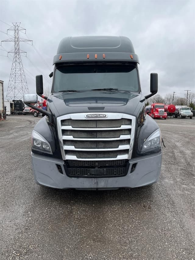 Image of Freightliner Cascadia 126 equipment image 1