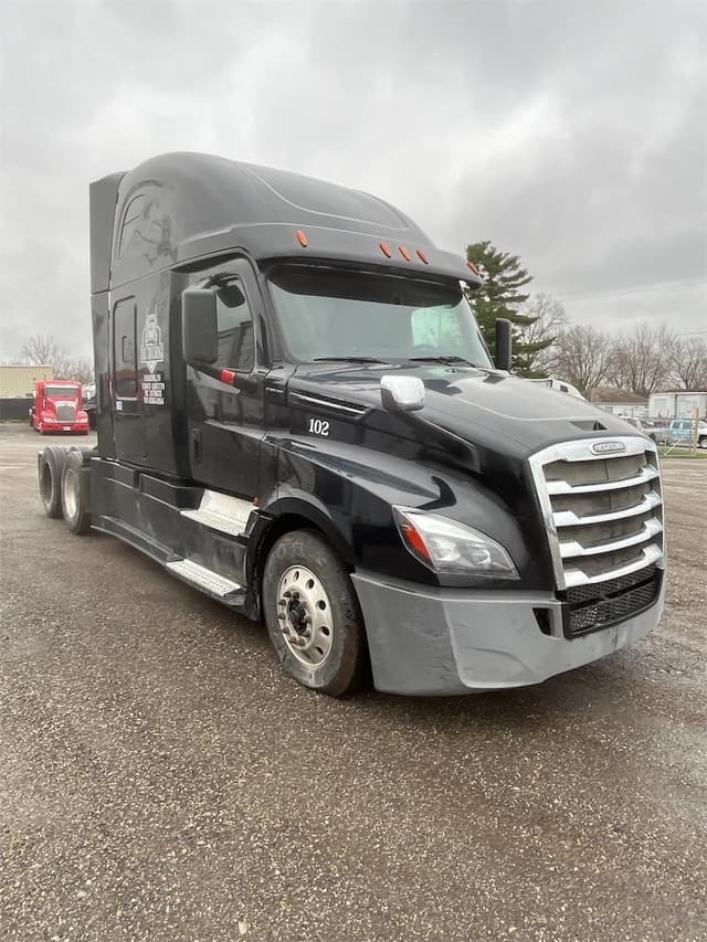 Image of Freightliner Cascadia 126 equipment image 2