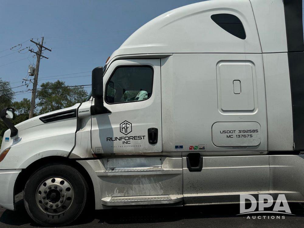 Image of Freightliner Cascadia 126 Primary image