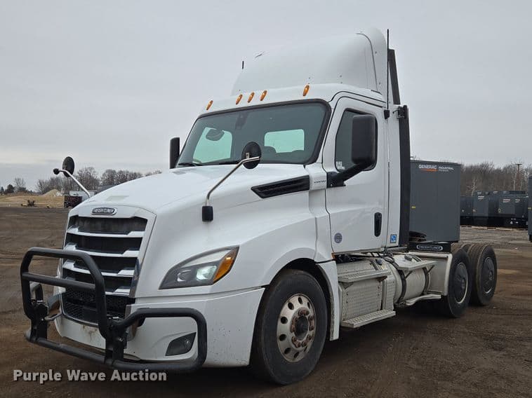 Image of Freightliner Cascadia 126 Primary image