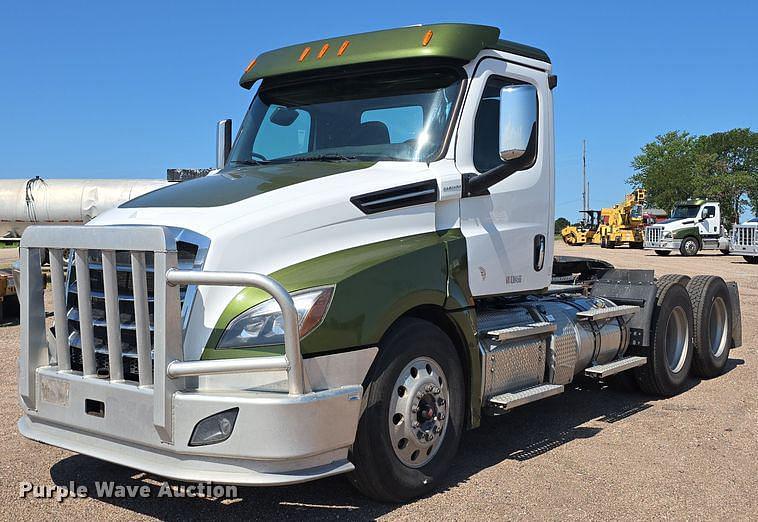 Image of Freightliner Cascadia 126 Primary image