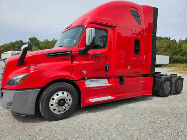 Image of Freightliner Cascadia 126 equipment image 2