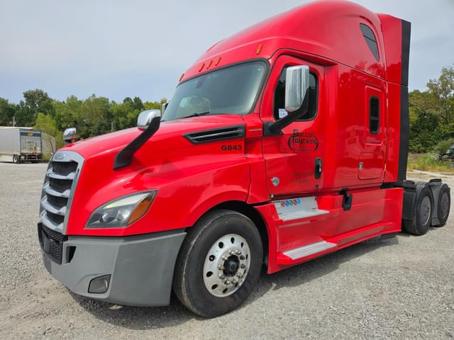 Image of Freightliner Cascadia 126 equipment image 1