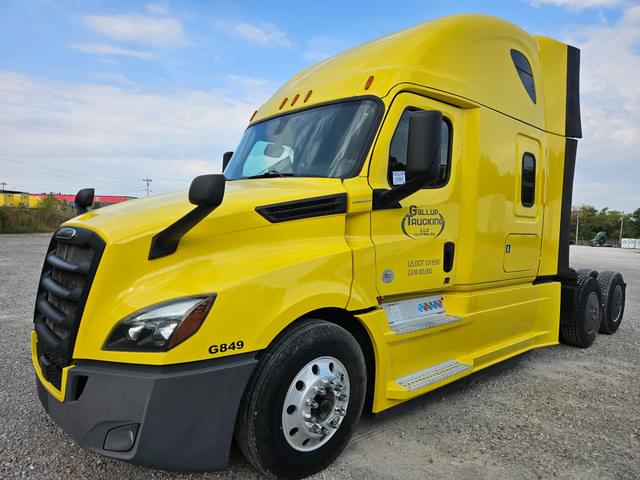 Image of Freightliner Cascadia 126 equipment image 1