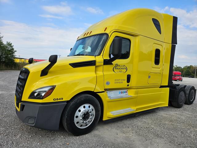 Image of Freightliner Cascadia 126 equipment image 2