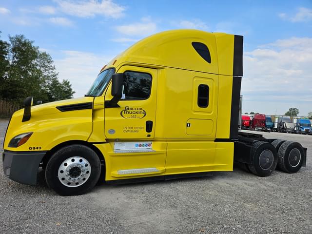 Image of Freightliner Cascadia 126 equipment image 4