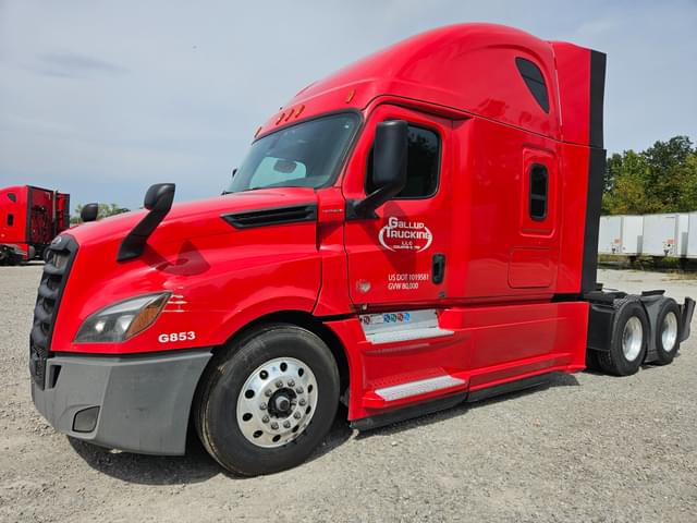 Image of Freightliner Cascadia 126 equipment image 2