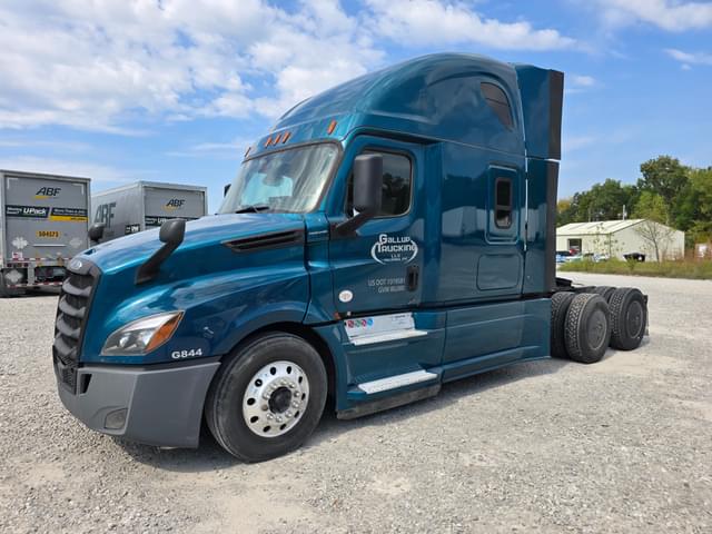 Image of Freightliner Cascadia 126 equipment image 3