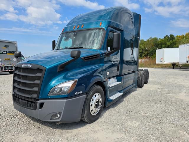Image of Freightliner Cascadia 126 equipment image 1