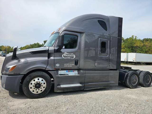 Image of Freightliner Cascadia 126 equipment image 3