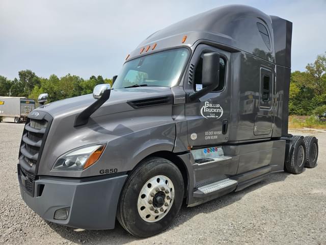 Image of Freightliner Cascadia 126 equipment image 1