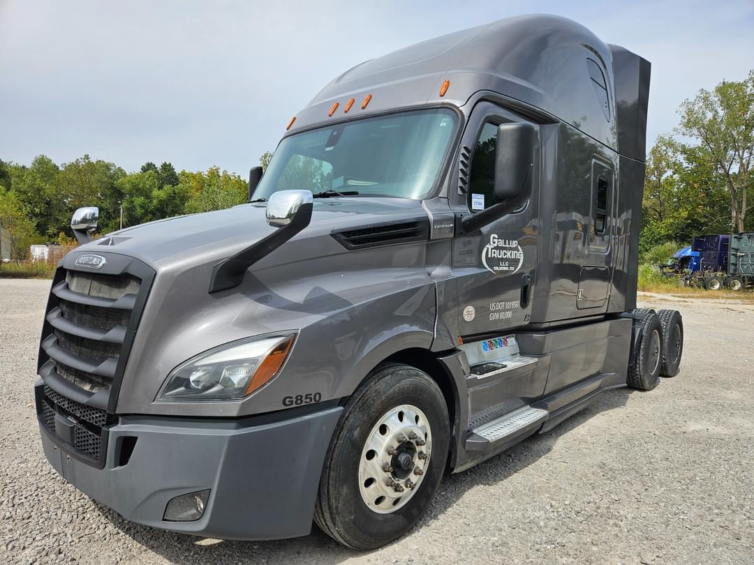 Image of Freightliner Cascadia 126 Primary image