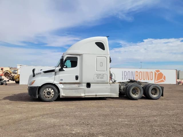 Image of Freightliner Cascadia 126 equipment image 1