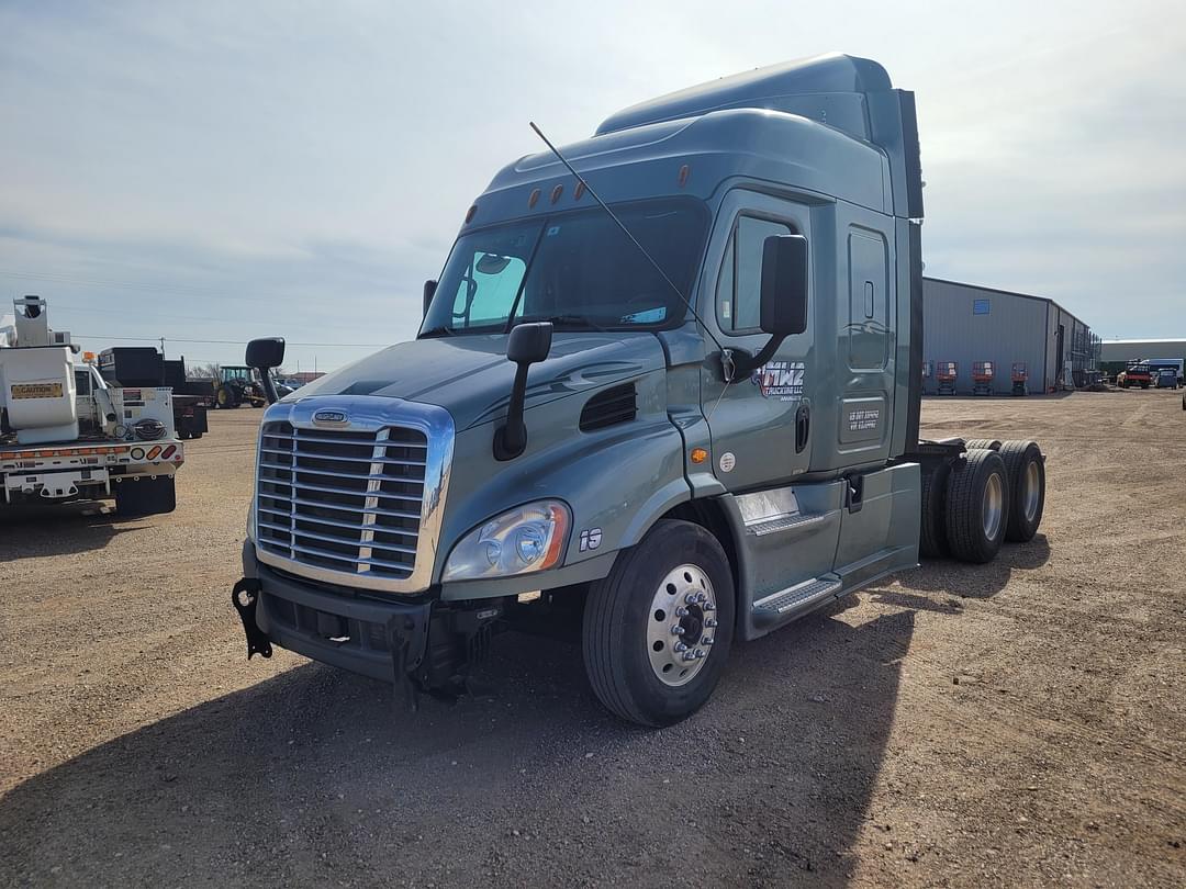 Image of Freightliner Cascadia 132  Primary image