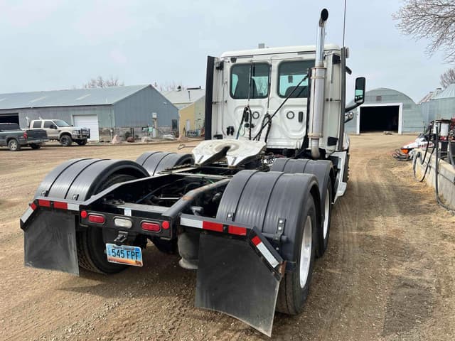 Image of Freightliner Cascadia equipment image 4
