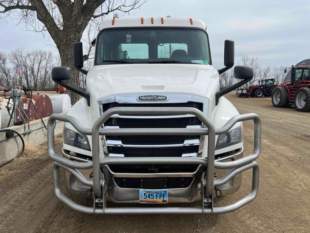 Image of Freightliner Cascadia equipment image 1