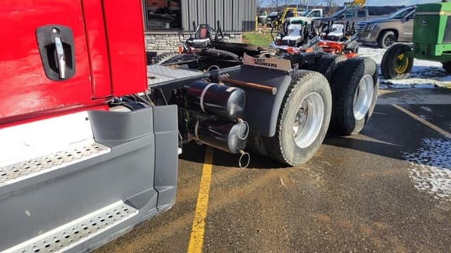 Image of Freightliner Cascadia equipment image 3